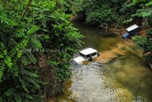 Melintasi sungai yang lumayan dalam tak menyurutkan semangat Tim TLCI Chapter#2 Riau untuk memberkan bantuan sosial di Desa Ludai Kampar Kiri.