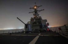 Kapal perusak rudal kelas Arleigh Burke USS Carney pada 16 Desember 2023, menembak jatuh lebih dari selusin drone di Laut Merah yang diluncurkan dari daerah-daerah Yaman yang dikuasai Houthi /AFP