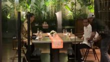 Presiden RI Joko Widodo dan Prabowo Subianto makan malam. Sumber: detik.com