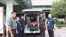 Dandim 0303 Bengkalis saat meneima hibah ambulance dari bank BRI