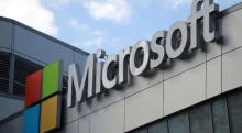 Logo Microsoft terlihat di Los Angeles, California /Reuters