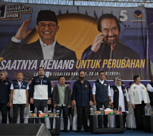 Capres Anies Baswedan ditemani  Sumber: UNHAS