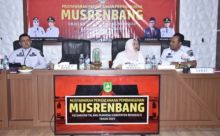 Bupati Kasmarni saat memimpin Musrenbang