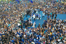 Prabowo Disebut Sakit, Pamer Joget Gemoy Bareng Warga di Malang. (X/@epicentrum_news)