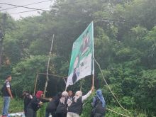 Penertiban APK caleg di jalan Sudirman Pekanbaru oleh PTPS dalam masa tenang kampanye 