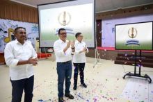 Region Head PTPN IV PalmCo Regional 3 Rurianto (tengah) didampingi SEVP Operation Arief Subhan Siregar (kiri) dan SEVP Business Support Ahmad Diponegoro (kanan) usai meluncurkan PalmCo Regional 3 Performance League 2024