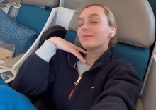 Tega, Seorang Ibu Naik Kelas Bisnis Usai Meninggalkan Bayinya di Kelas Ekonomi, Picu Perdebatan Online