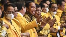 Disebut Karena Prabowo, Jokowi Diduga Lebih Pilih Golkar Dibanding Gerindra. 