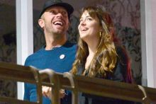 Chris Martin dan Dakota Johnson