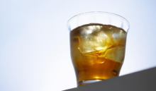 Mana yang Lebih Disarankan Dokter: Buka Puasa Pakai Es Teh Vs Teh Hangat?  