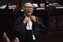 Bambang Widjojanto Seret Nama Sederet Menteri Jokowi di Sidang MK. (Tangkapan Layar/kompas.com)