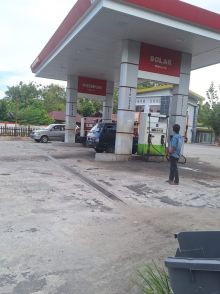 Unit Tipidter Satreskrim Polres Bengkalis saat melaksanakan pengecekan SPBU di Bengkalis