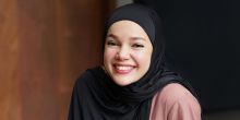 Reaksi Tak Terduga Dewi Sandra soal Sikap Netizen Salah Kamar yang Beri Komentar Nyinyir. 