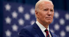 Presiden AS Joe Biden terlihat selama kunjungannya di Pusat Komunitas Chavis /Reuters