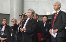 Tim Hukum Ganjar-Mahfud Yakin MK Diskualifikasi Prabowo-Gibran. (X/Foto)