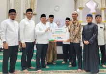 Penyerahan CSR dari BRK Syariah di Rokan Hulu.