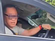 Sopir Toyota Fortuner arogan