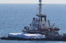 Kapal yang membawa barang-barang bantuan mencapai Gaza dari Siprus /Reuters