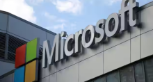 Logo Microsoft terlihat di Los Angeles, California /Reuters