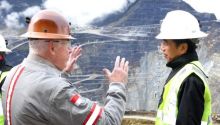 Foto: Presiden Joko Widodo dan Ibu Iriana Joko Widodo meninjau Tambang Grasberg milik PT Freeport Indonesia (PTFI) di Distrik Tembagapura, Kabupaten Mimika pada Kamis, 1 September 2022. Di Grasberg, Presiden dan Ibu Iriana mengunjungi Museum Bunaken untuk mendapatkan penjelasan tentang sejarah perta