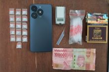 Barang bukti dari tersangka Arto