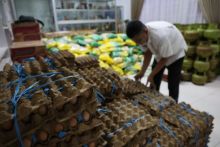 PTPN IV Regional III Salurkan 1.000 Paket Sembako Ringankan Beban Korban Bencana Alam Tanah Datar