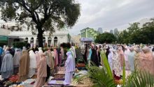 Jemaah Masjid Al-Azhar Jaksel Mulai Padati Lokasi, Laksanakan Salat Idul Adha. (Tangkapan Layar detikCom)