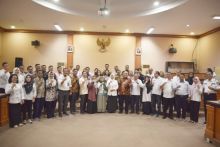 Rapat Pimpinan BRK Syariah dengan OJK membahas implementasi Program Kejar