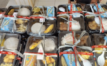 Gibran Lakukan Uji Coba Makan Gratis Bergizi dengan Menu Rp14.900 di Sentul, Turun Tangan Bagikan Makanan.