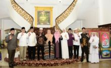 Sebelum Tausiah, Bupati Bengkalis Jamu Makan Malam Bersama Ustadz Ucay