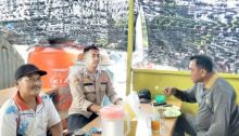 Bhabinkamtibmas Kampung Temusai  Berkeliling Imbau Warga Ciptakan Pilkada Damai