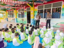 POLSANAK di TK Nur Iman Duri: Edukasi Keselamatan Lalu Lintas dan Pesan Pilkada Damai 2024