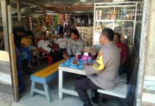 Bhabinkamtibmas Sambangi Warga Kampung Bekalar Dalam Rangka Cooling System di Kandis 