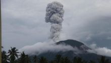 Gunung Ibu Maluku Erupsi, Warga Dihimbau Tak beraktivitas dalam Radium 4 Km. 