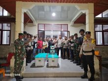 Pengawalan Logistik Pilkada 2024 PPK Sungai Apit Menuju KPU Berjalan Lancar 