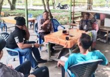 Bhabinkamtibmas Kampung Rawang Air Putih Aiptu Irfan Sambangi Warga, Ajak Jaga Silaturahmi Setelah Pilkada Siak