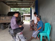 Sambangi Warga Bhabinkamtibmas Dayun Sampaikan Pesan Kamtibmas Pasca Pilkada Kabupaten Siak