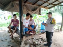 Aipda Trismon Sambangi Buruh Tani di Desa Harapan Baru