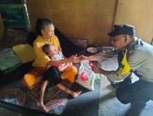Bhabinkamtibmas Telaga Sam-Sam Sambangi Bocah Alami Lumpuh Dan Ditinggal Orang Tua Sejak Lahir 