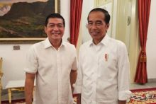 Bela Jokowi Setengah Mati, Silfester Matutina Jadi Olok-olokan Netizen.