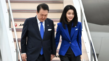 Presiden Korea Selatan yang dimakzulkan Yoon Suk Yeol bersama istri Kim Keon Hee /AFP