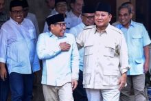 Presiden RI sekaligus Ketua Umum Partai Gerindra Prabowo Subianto berkelakar kepada Ketua Umum Partai Kebangkitan Bangsa (PKB) Muhaimin Iskandar (Cak Imin). Sumber: Kumparan.com