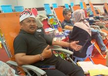 Suasana pengambilan darah peserta donor darah massal yang digelar KDD RAPP di Hotel Unigraha, Pangkalankerinci, Pelalawan, Sabtu (12/2/2025).