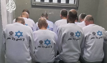 Israel Kirim Pesan ke Hamas Lewat Baju Tahanan Palestina: Kami Tidak Melupakan dan Kami Tidak Memaafkan.