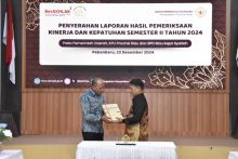 Penyerahan Laporan Hasil Pemeriksaan Kinerja dan Kepatuhan BRK Syariah