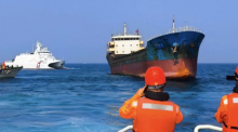 Foto selebaran yang diambil dan dirilis pada 25 Februari 2025 oleh Penjaga Pantai Taiwan ini menunjukkan kapal 'Hongtai' yang terdaftar di Togo yang ditahan di Penghu /AFP