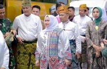 Pulang Dari Pelantikan Serta Retreat, Bupati Kasmarni Disambut Meriah di Bumi Lancang Kuning