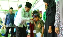 Hadir di Tarhib Ramadan, Bupati Siak Alfedri Serahkan Santunan kepada Anak Yatim