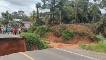 Jalan Lintas Jambi-Padang Lumpuh Total Akibat Longsor 