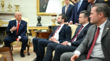 Presiden AS Donald Trump berbicara kepada pers saat bertemu dengan Sekretaris Jenderal NATO Mark Rutte di Ruang Oval Gedung Putih di Washington, DC, pada 13 Maret 2025, dari kiri ke kanan, Wakil Presiden JD Vance, Menteri Pertahanan Pete Hegseth dan Penasihat Keamanan Nasional Mike Waltz, dan berdir